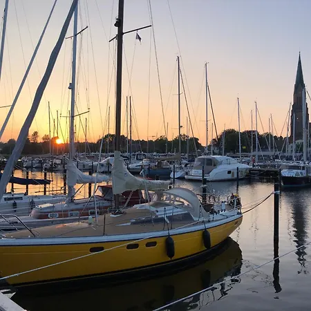 Botel Hausboot Fjord Nordstern Mit Dachterrasse In